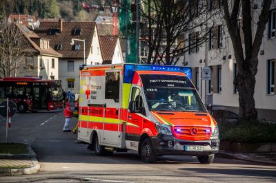 Plochingen: Notarzt wird auf Einsatzfahrt von Bus gerammt - 5 Verletzte - 130.000 Euro Schaden
